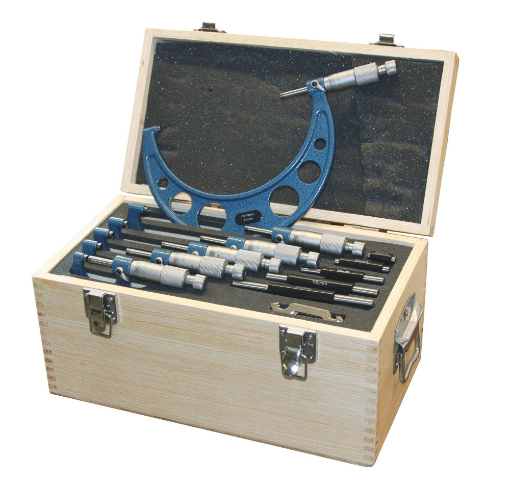 Analoge micrometers in 6-dlg set 0-150mm 0,01mm met HM meetpunten in houten kist